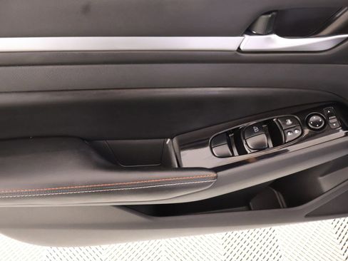 Used 2024 Nissan Altima 2.5 SR w/ SR Premium Package image 16