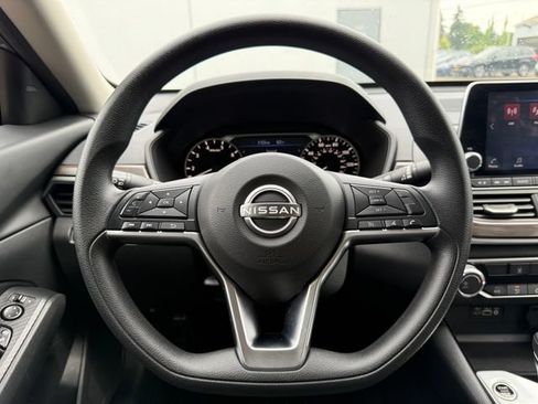 Used 2024 Nissan Altima 2.5 SV FWD image 18