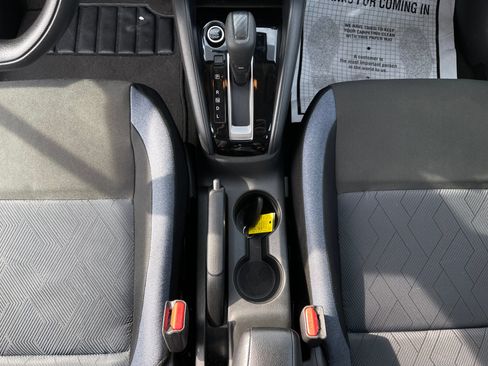 Used 2025 Nissan Versa SV FWD image 12