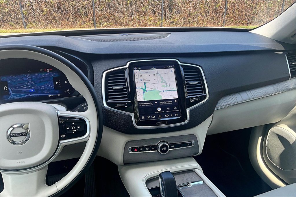 Certified 2025 Volvo XC90 B6 Plus w/ Protection Package AWD/4WD image 8