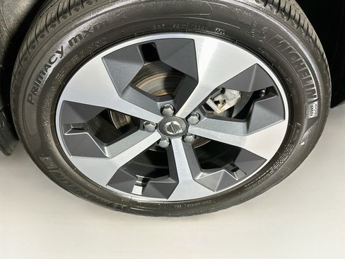 Used 2023 Volvo XC40 B4 Ultimate FWD image 11