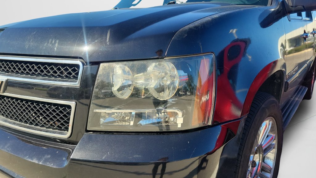 Used 2008 Chevrolet Suburban LTZ w/ LTZ Preferred Equipment Group RWD image 2