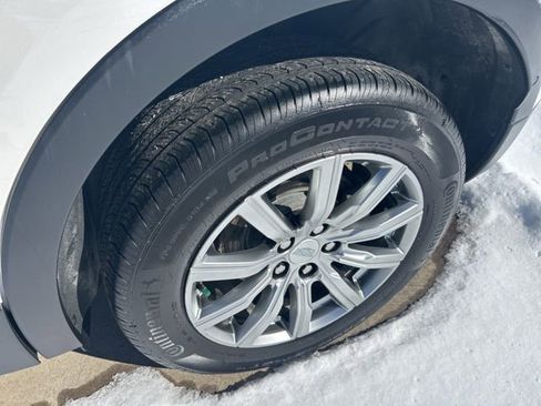 Used 2022 Cadillac XT4 Premium Luxury w/ Enhanced Visibility Package image 7