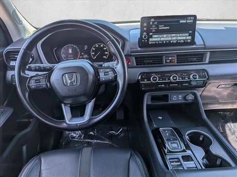 Used 2025 Honda Pilot Touring image 19