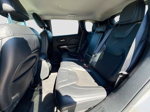 Used 2020 Jeep Cherokee Latitude Plus image 20