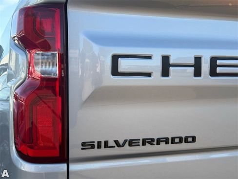 Used 2020 Chevrolet Silverado 1500 RST w/ RST Value Package image 11