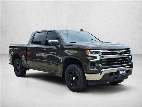 Used 2024 Chevrolet Silverado 1500 LT w/ Convenience Package II RWD image 3