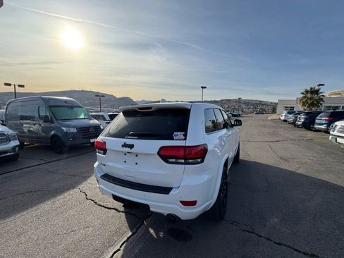 Used 2020 Jeep Grand Cherokee Altitude image 5