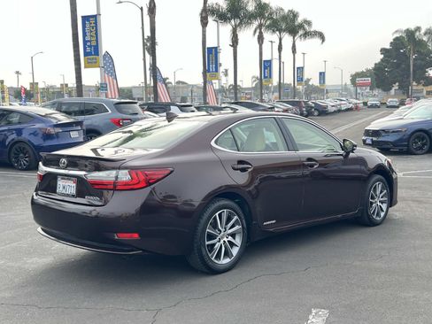 Used 2016 Lexus ES 300h Hybrid image 26