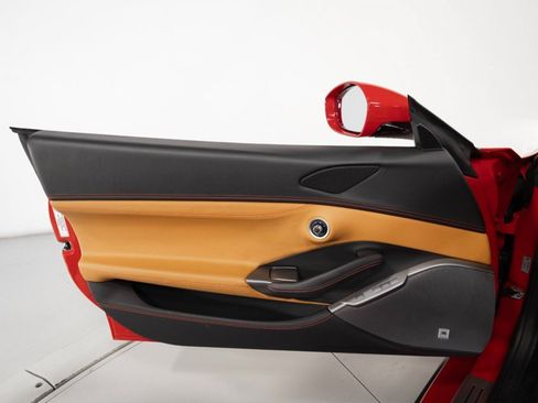 Used 2019 Ferrari Portofino RWD image 39