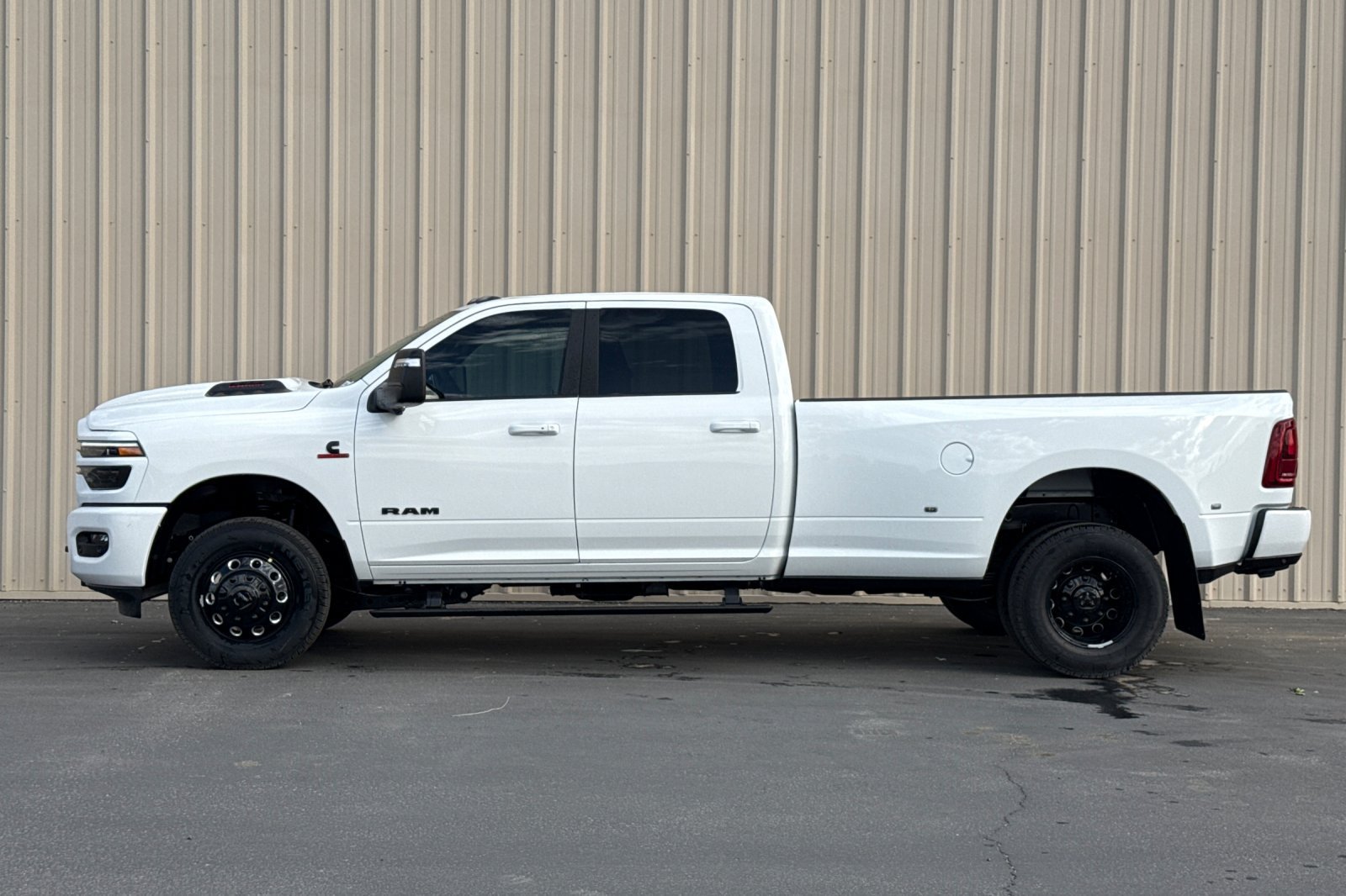 New 2026 RAM 3500 Laramie AWD/4WD image 13