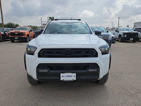 Used 2025 Toyota 4Runner SR5 AWD/4WD image 3