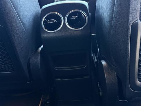 Used 2020 Mercedes-Benz GLB 250 4MATIC image 26