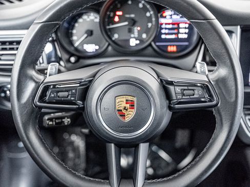 Certified 2023 Porsche Macan AWD/4WD image 17