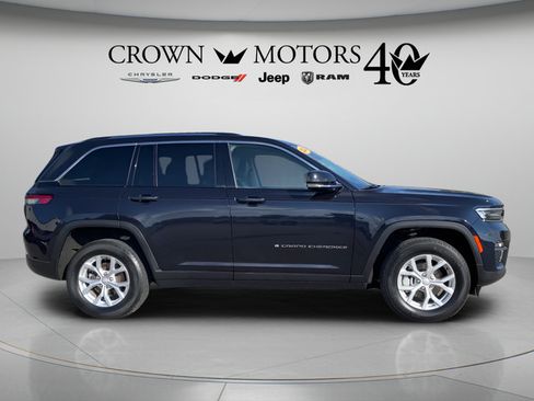 Used 2023 Jeep Grand Cherokee Limited AWD/4WD image 4
