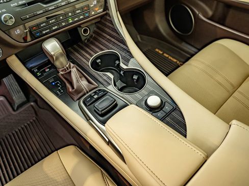 Used 2018 Lexus RX 450h AWD w/ Luxury Package image 28