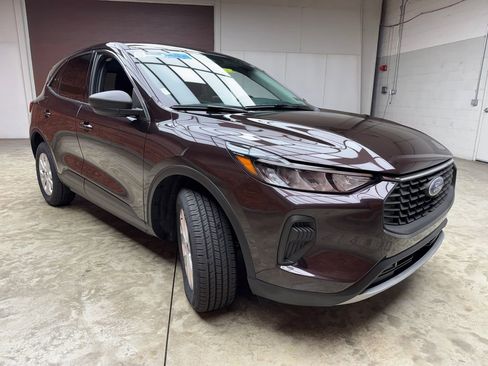 Certified 2023 Ford Escape Active AWD/4WD image 7