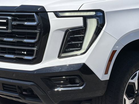 Used 2025 GMC Yukon XL AT4 w/ AT4 Premium Package AWD/4WD image 8