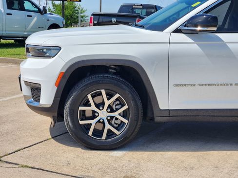 Used 2023 Jeep Grand Cherokee L Limited AWD/4WD image 10