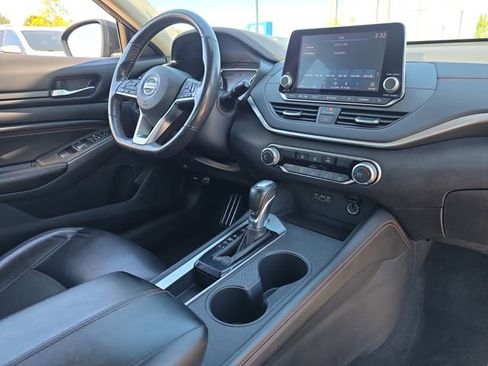 Used 2022 Nissan Altima 2.5 SR FWD image 16