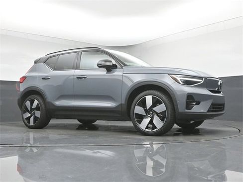 Used 2023 Volvo XC40 Recharge Ultimate image 35