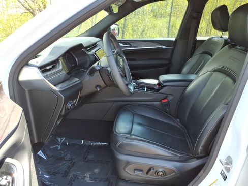 Used 2023 Jeep Grand Cherokee L Overland AWD/4WD image 12