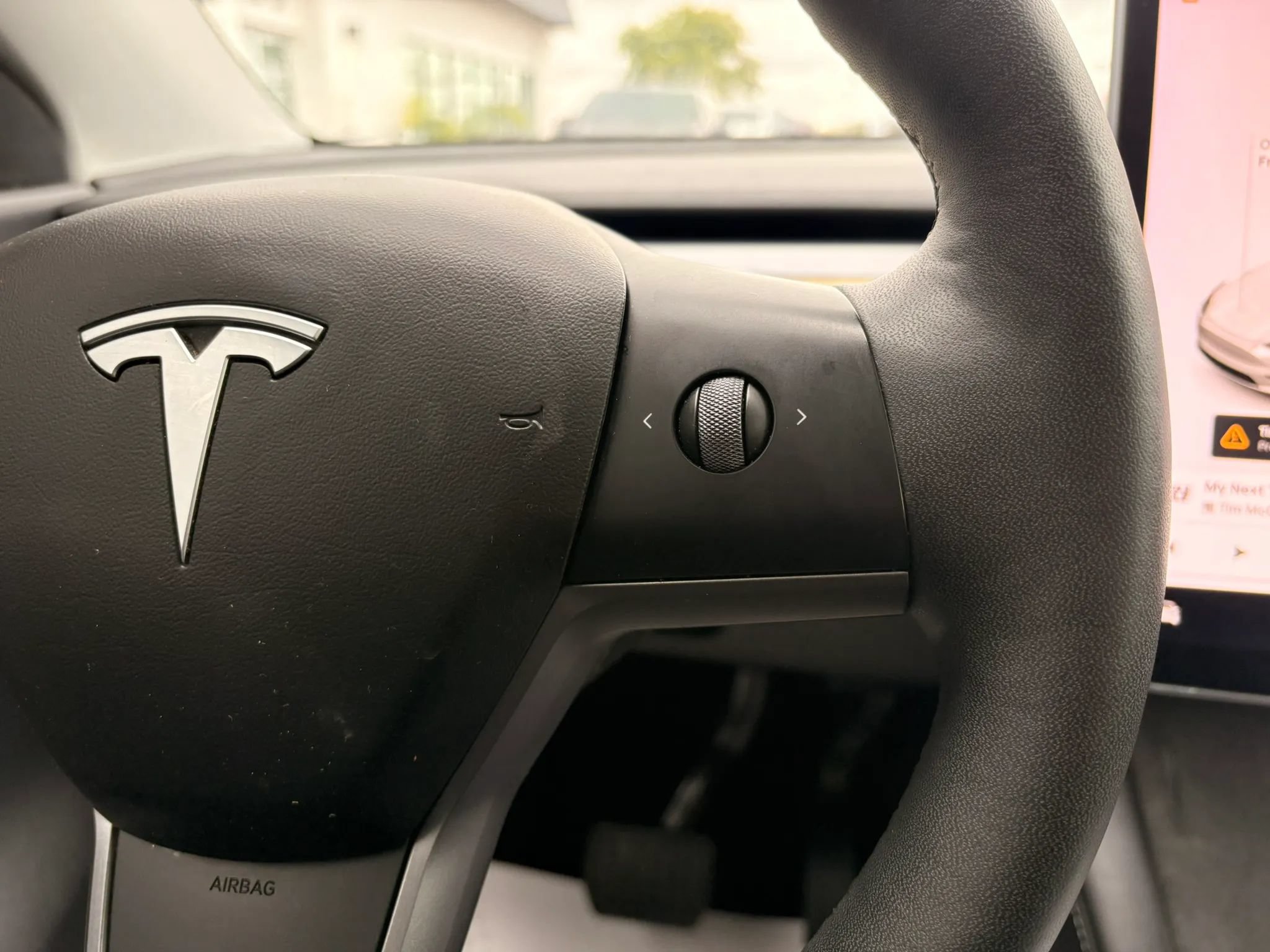 Used 2022 Tesla Model Y Long Range AWD/4WD image 21