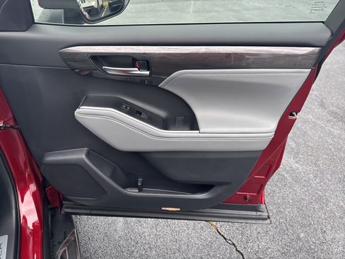 New 2026 Toyota Highlander Limited image 39