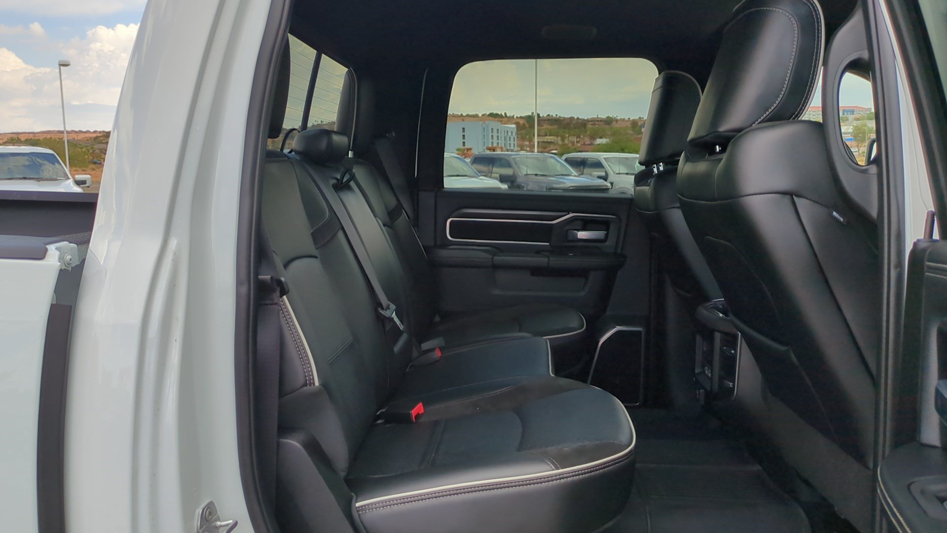 Used 2025 RAM 2500 Laramie AWD/4WD image 30
