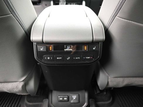 Used 2024 Toyota Highlander Platinum AWD/4WD image 14