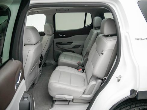 Used 2023 GMC Acadia SLT w/ Preferred Package image 24