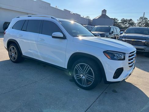 Used 2024 Mercedes-Benz GLS 450 4MATIC image 9
