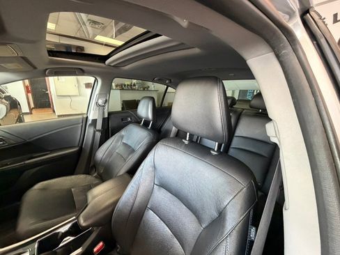 Used 2017 Honda Accord Touring image 19