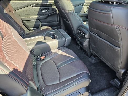 Used 2025 Honda Pilot Black Edition image 24