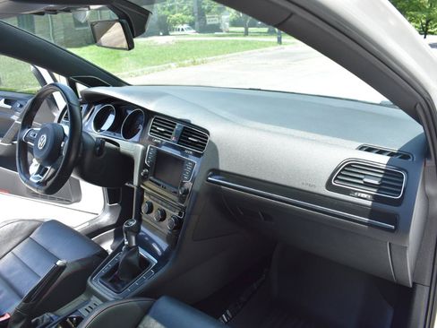 Used 2017 Volkswagen GTI SE FWD image 21