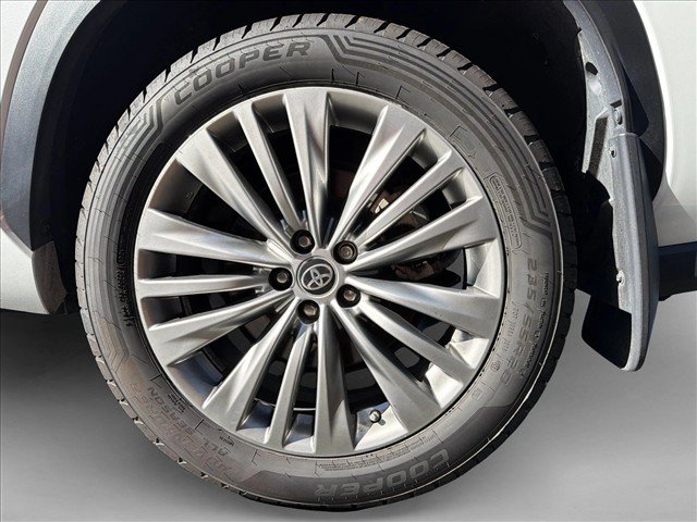 Used 2022 Toyota Highlander Platinum AWD/4WD image 9