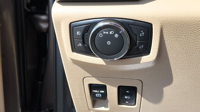Used 2016 Ford F150 XLT w/ Equipment Group 302A Luxury AWD/4WD image 20