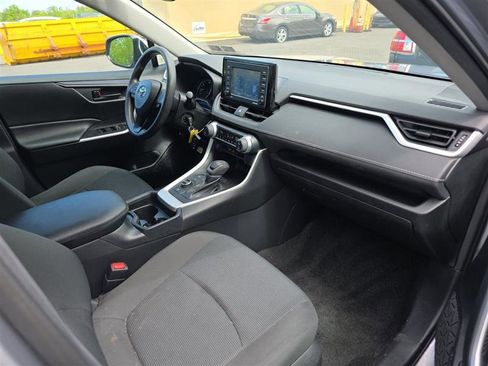 Used 2021 Toyota RAV4 LE AWD/4WD image 11