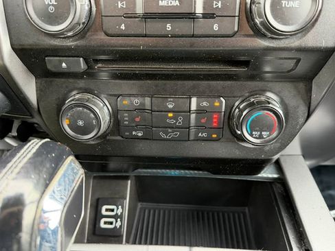 Used 2018 Ford F150 XLT w/ Equipment Group 302A Luxury AWD/4WD image 23