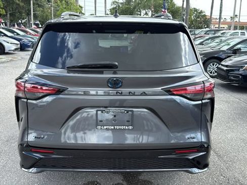 Used 2025 Toyota Sienna XSE w/ XSE Plus Package FWD image 6