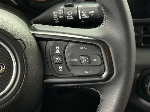 Used 2025 Jeep Wrangler Unlimited Rubicon image 13