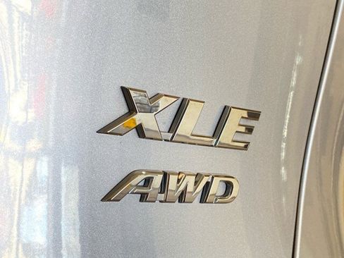 Used 2020 Toyota RAV4 XLE Premium image 7