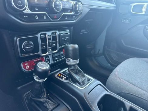 Used 2024 Jeep Wrangler Unlimited Rubicon AWD/4WD image 16