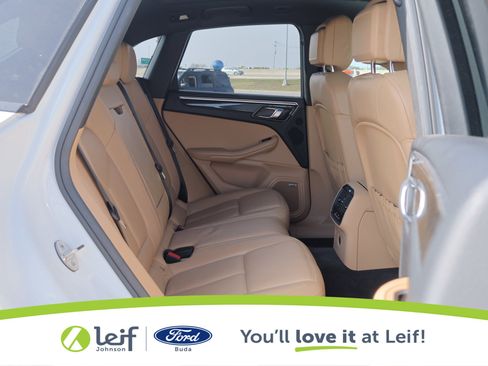 Used 2018 Porsche Macan image 32