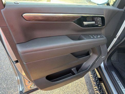 New 2026 Chevrolet Suburban Z71 w/ Comfort Package AWD/4WD image 14