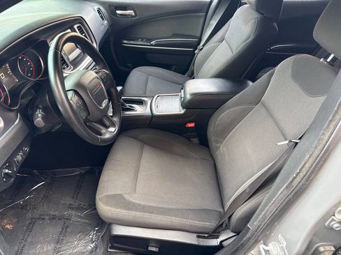 Used 2017 Dodge Charger SE image 10