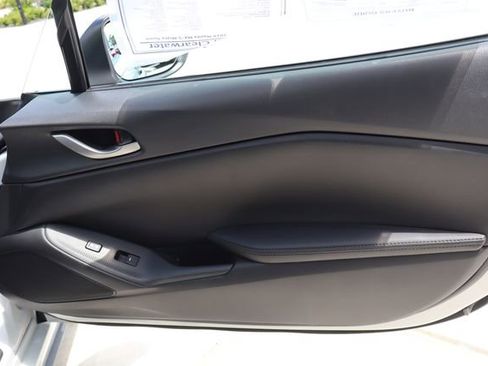 Used 2019 MAZDA MX-5 Miata Sport RWD image 29