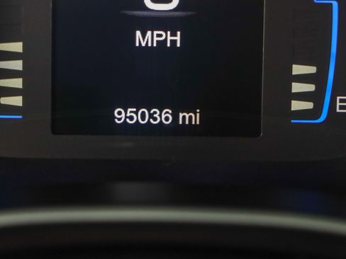 Used 2017 Chrysler Pacifica LX image 16