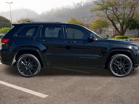 Used 2020 Jeep Grand Cherokee Altitude AWD/4WD image 3