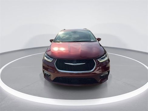 Used 2021 Chrysler Pacifica Touring-L image 3